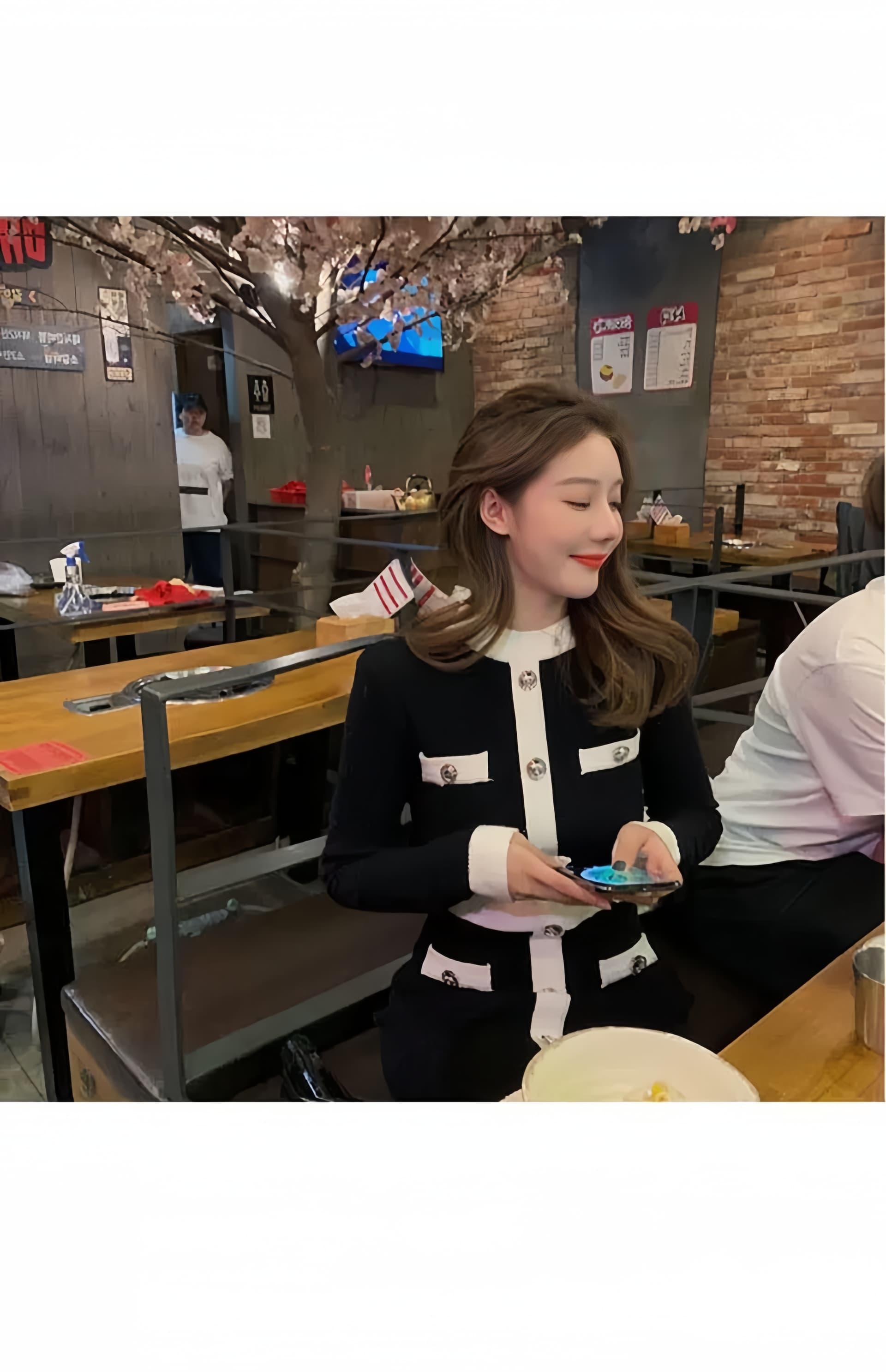 부유 한 가족 천 금빛 바람 흑인과 백인 배색 니트 원피스 가을 새로운 단추 하이웨이스트 슬림해 보이는 품격 작은 샤넬 스타일 드레스 상세 이미지 2