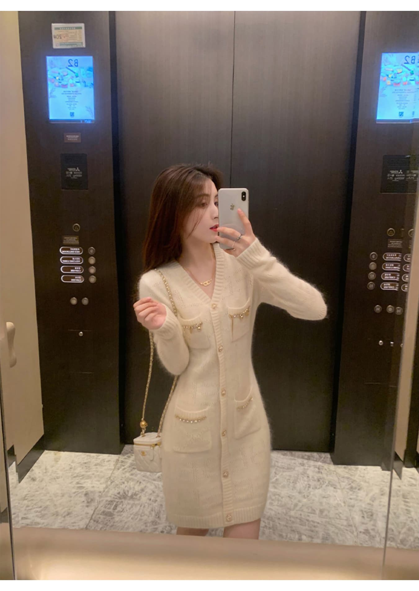 작은 샤넬 스타일 V넥 니트 드레스 여성 긴 소매 싱글 줄 버튼 체인 주머니 몸매 가꾸기 타이트 스커트 슬림해 보이는 품격 미니 스커트 상세 이미지 10