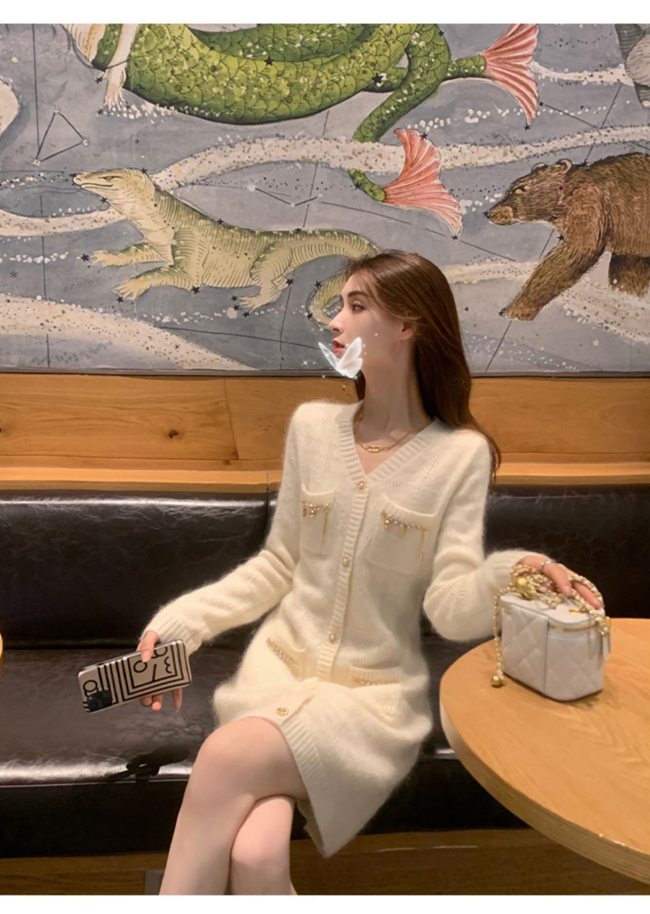 작은 샤넬 스타일 V넥 니트 드레스 여성 긴 소매 싱글 줄 버튼 체인 주머니 몸매 가꾸기 타이트 스커트 슬림해 보이는 품격 미니 스커트 상세 이미지 13