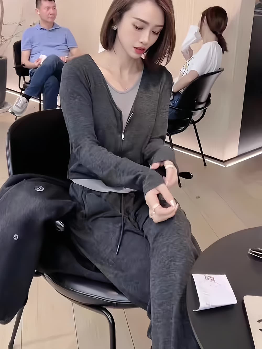 회색 고급 센스 이른 가을 패션 세트 여성 올해 인기 슬림해 보이는 패치워크 맨위 와이드 레그 팬츠 코디 전체 집합 이미지 2