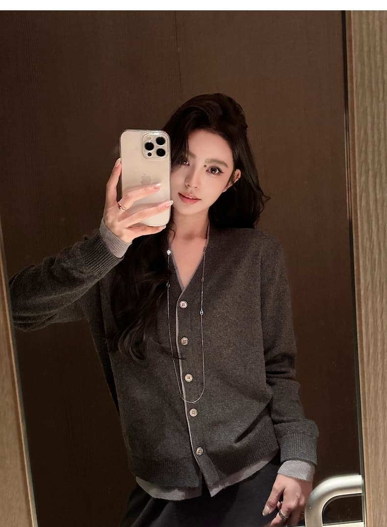 한 부서 레트로 가을 새로운 페이크 레이어드 클래식 배색 V넥 니트 맨위 루즈핏 와이드 레그 팬츠 두 조각 여성 세트 상세 이미지 5