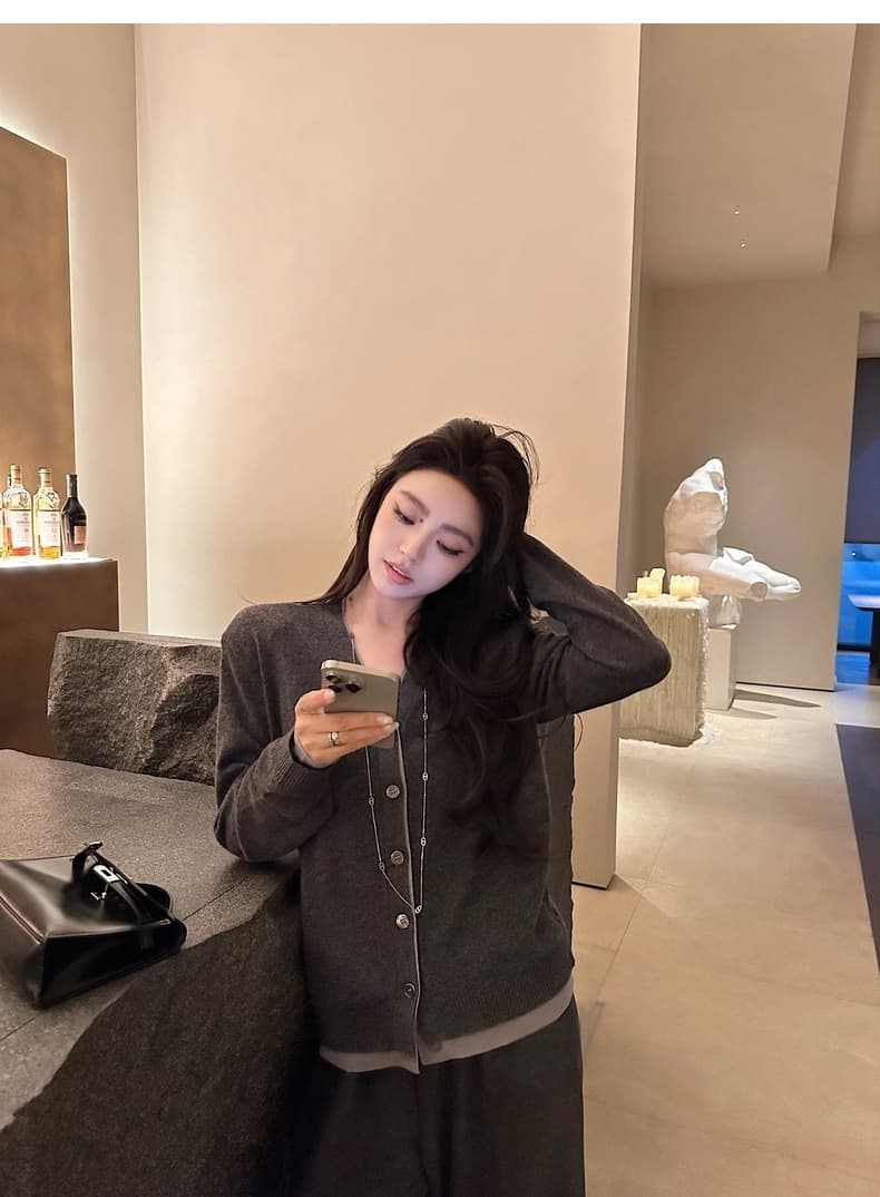 한 부서 레트로 가을 새로운 페이크 레이어드 클래식 배색 V넥 니트 맨위 루즈핏 와이드 레그 팬츠 두 조각 여성 세트 상세 이미지 12