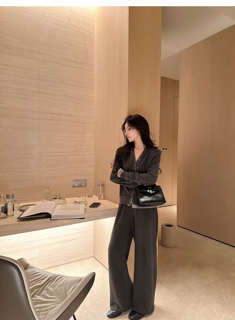 한 부서 레트로 가을 새로운 페이크 레이어드 클래식 배색 V넥 니트 맨위 루즈핏 와이드 레그 팬츠 두 조각 여성 세트 상세 이미지 16