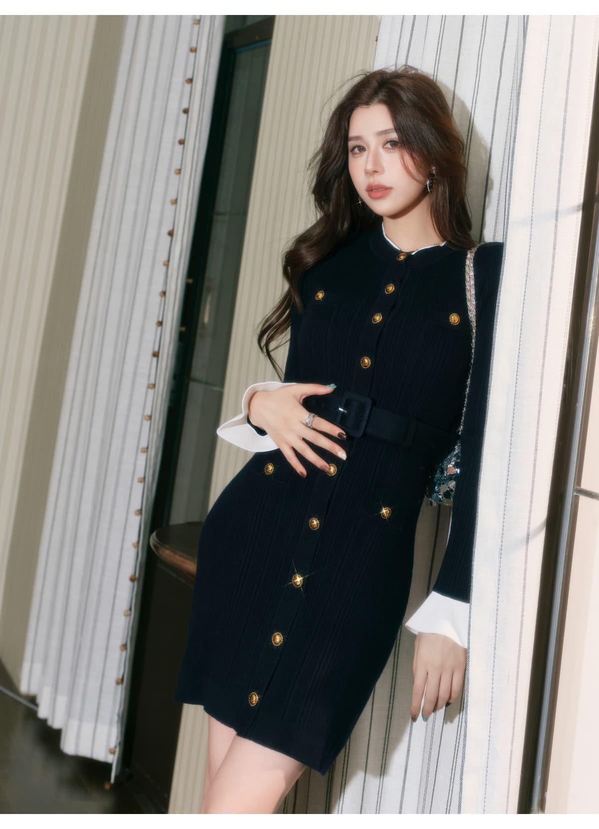 프랑스식 해군 풀오버 라운드 넥 싱글 줄 버튼 우아함 천 금빛 바람 품격 몸매 가꾸기 허리 수축 니트 점프 슈트 미니 스커트 여성 상세 이미지 6