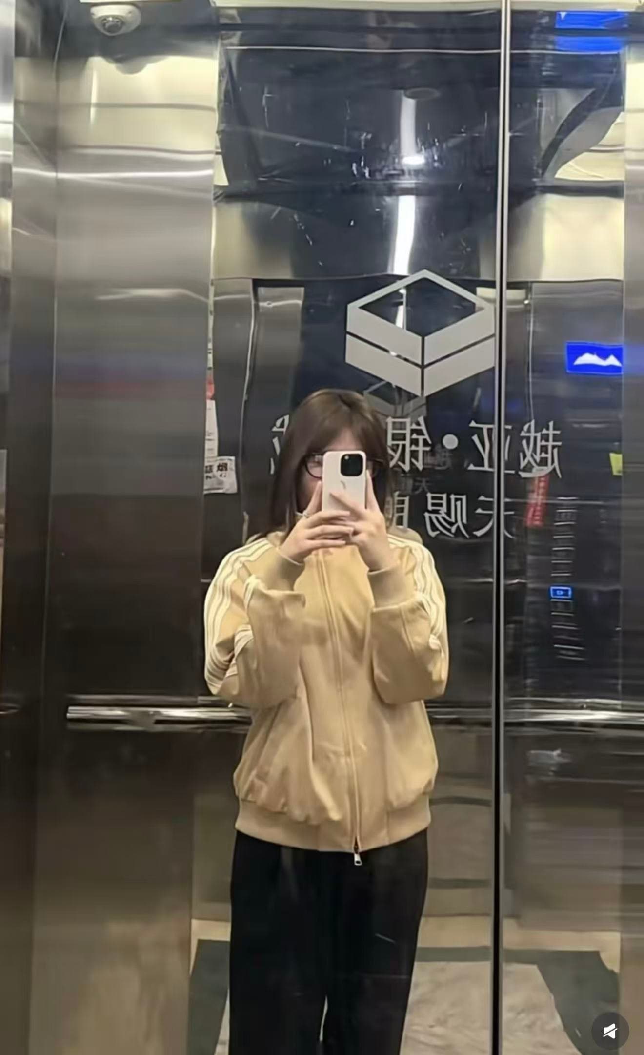 음과 천 골드 j 아름다움 숙박 대학교 아메리칸 레트로 재킷 루즈핏 느긋한 스웨이드 재킷 배색 스트라이프 상세 이미지 12