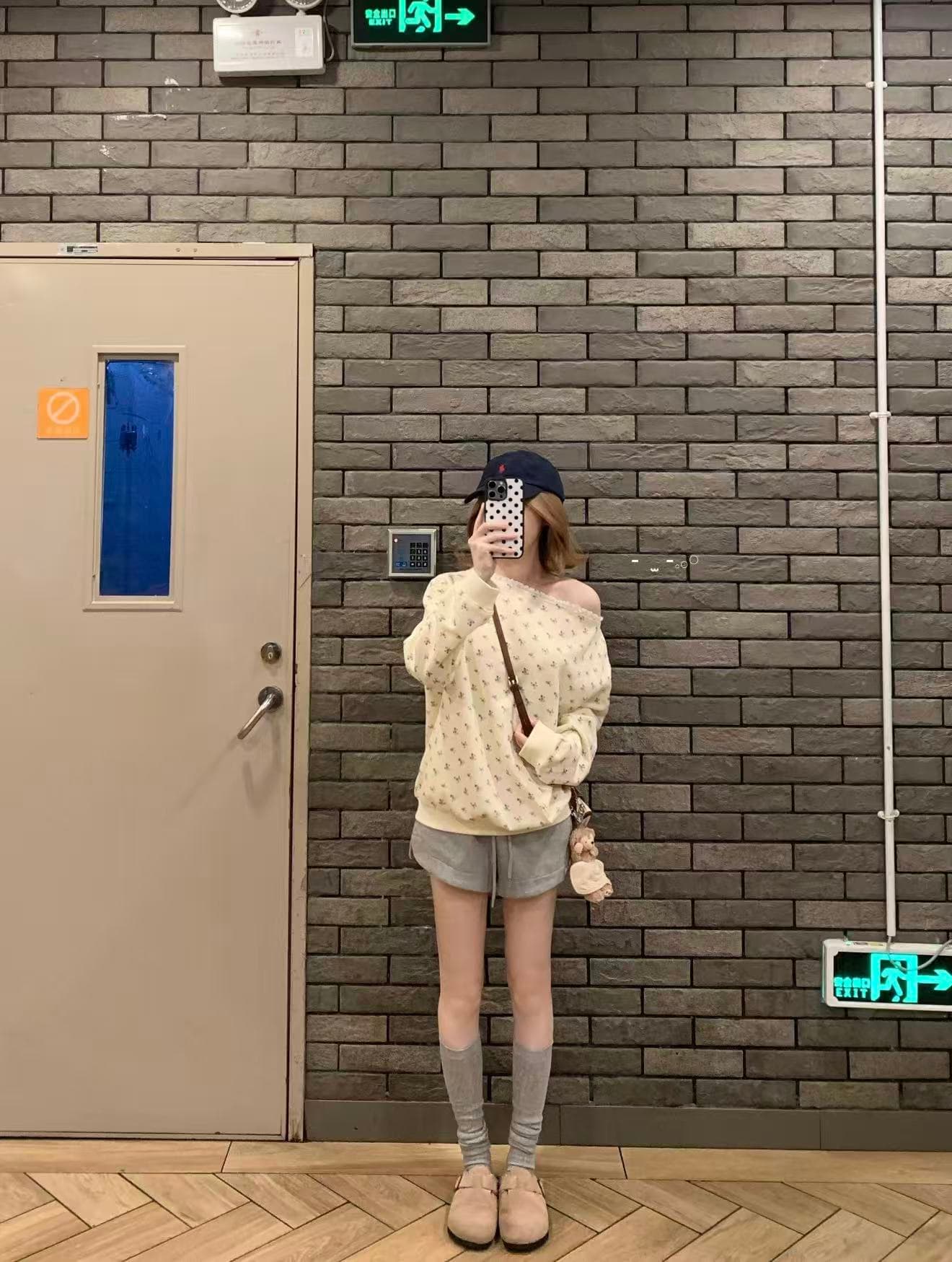 opening 직접 만든 아름다움 어깨 필터 비스듬한 어깨 작은 꽃무늬 패치워크 풀오버 긴팔 후드티 이미지 3