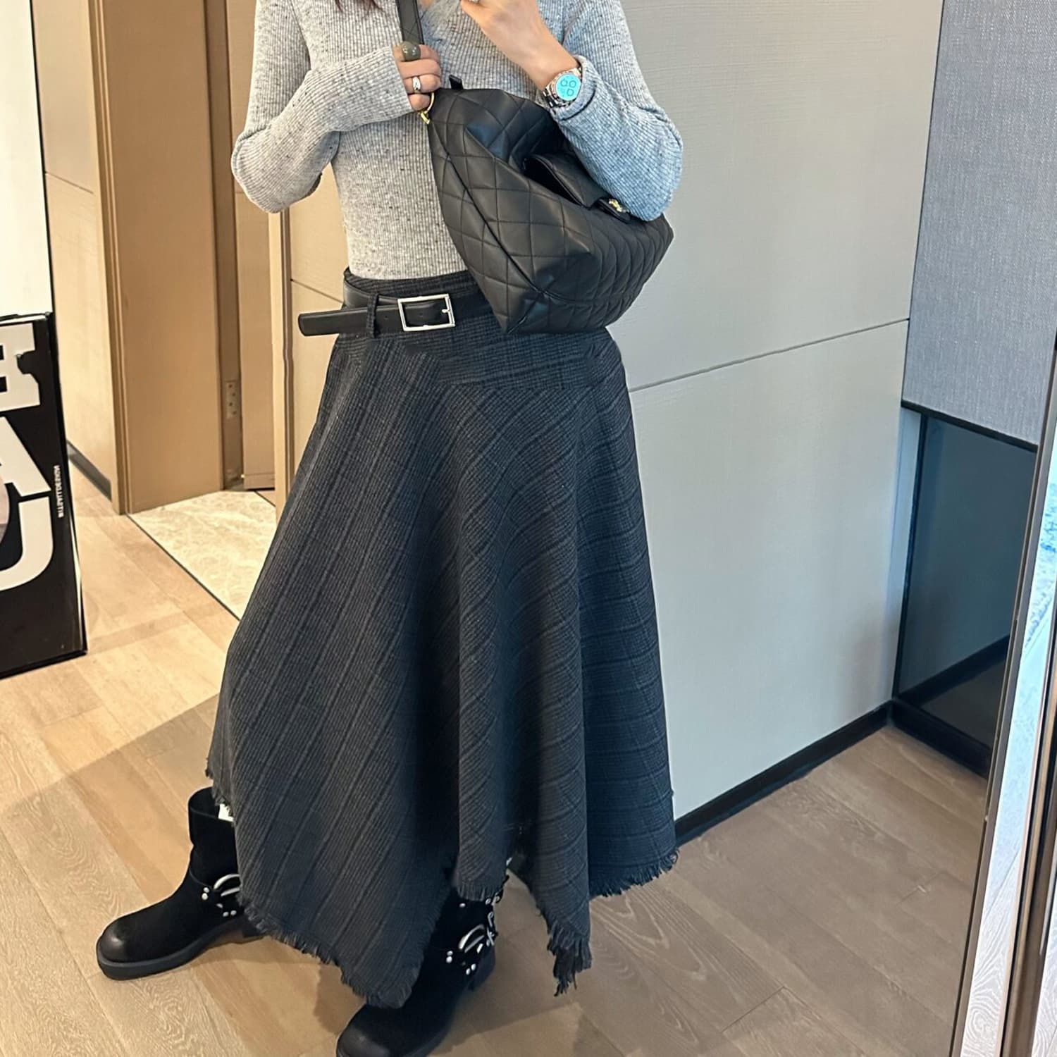 실사 레트로 품격 루즈핏 체크무늬 술 반신 스커트 여성 겨울 봄 새로운 불규칙 밑단 한 마디 중간 길이 스커트 상세 이미지 17