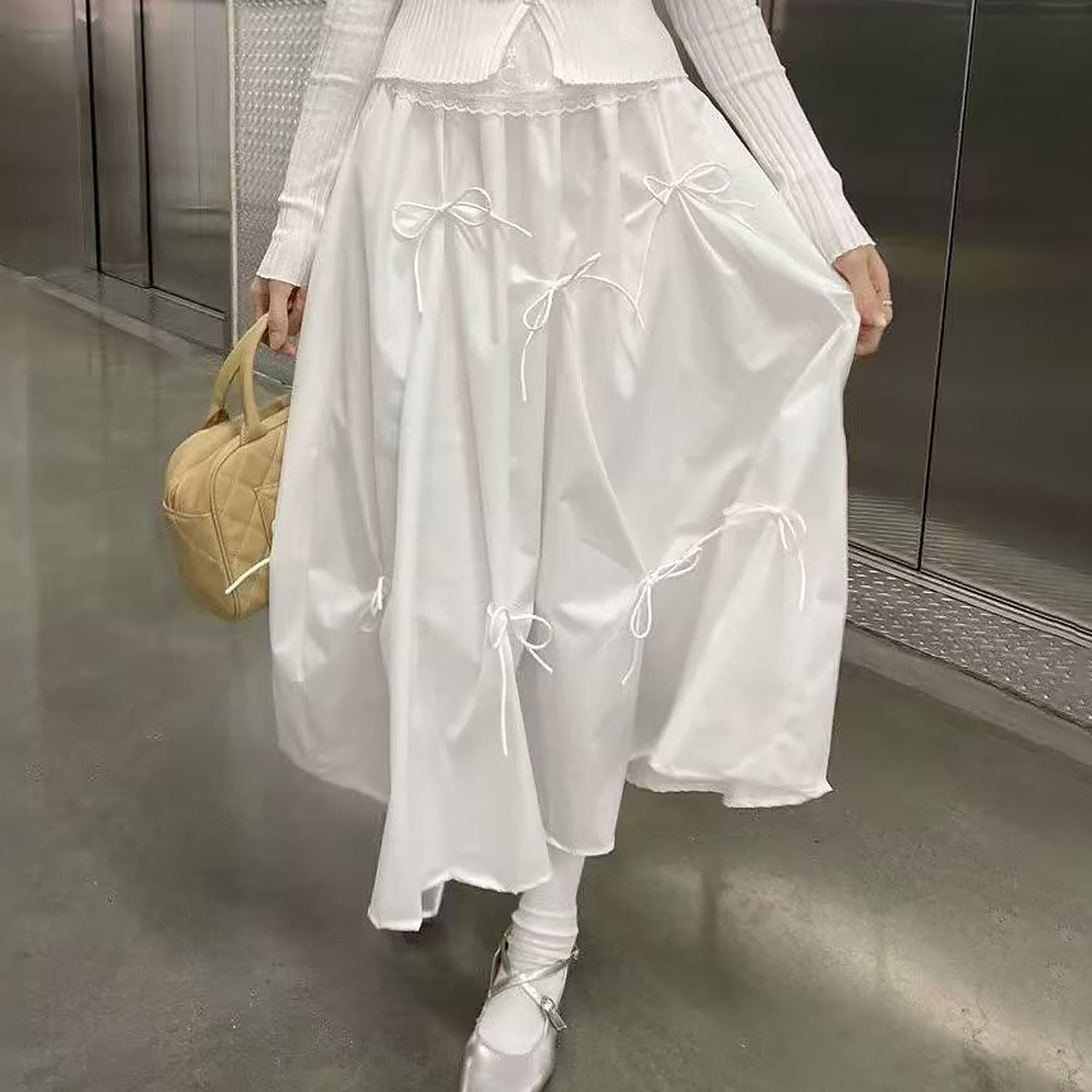 실사 화이트 반신 스커트 여성 봄 새로운 하이웨이스트 중간 길이 디자인 센스 작은 대중 슬림해 보이는 품격 한 마디 우산 치마 상세 이미지 3