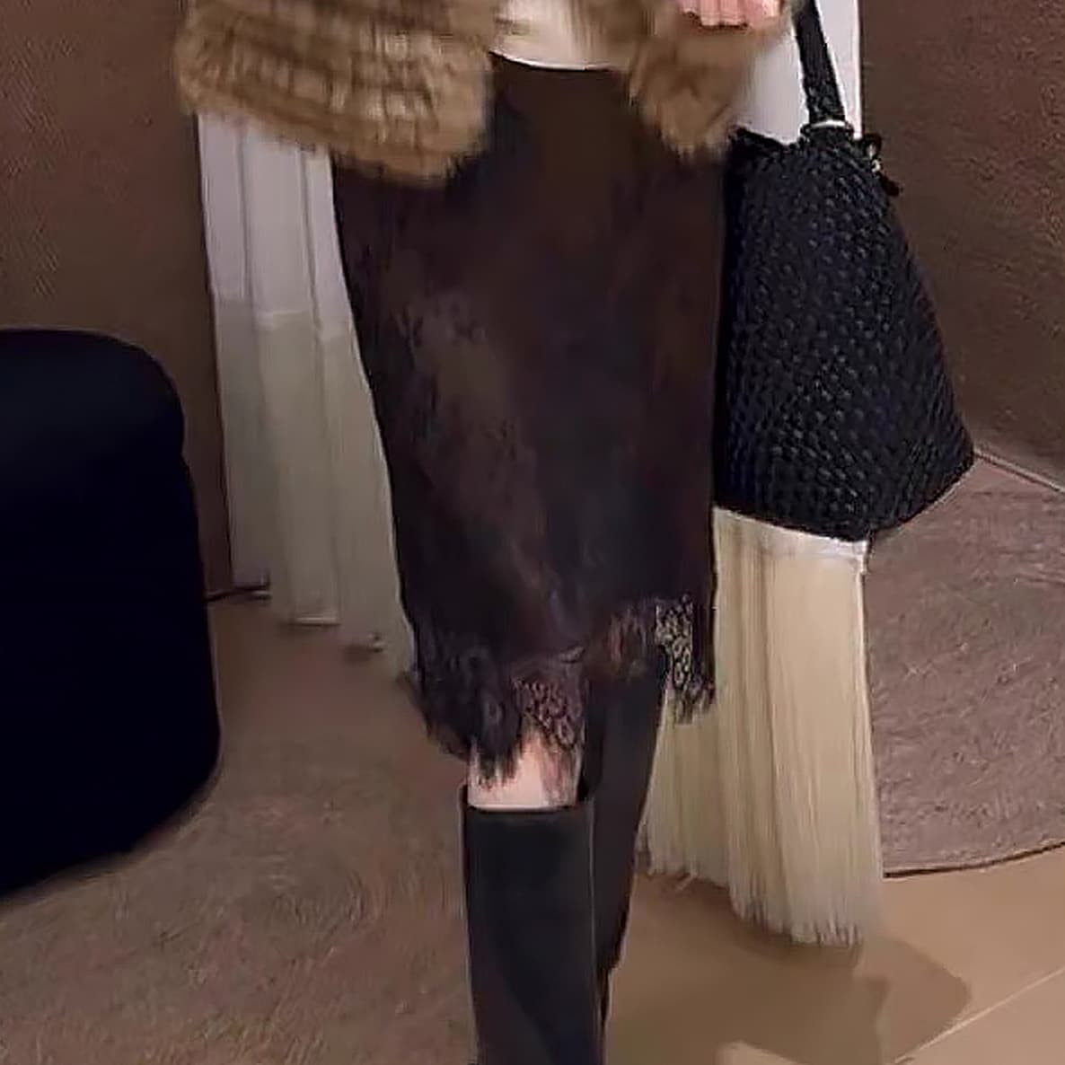 실사 프랑스식 순수한 욕망 바람 섹시함 핫걸 착용 가져 가라. 커피 색상 패치워크 레이스 반신 스커트 타이트 스커트 중간 스커트 봄 새로운 상세 이미지 11