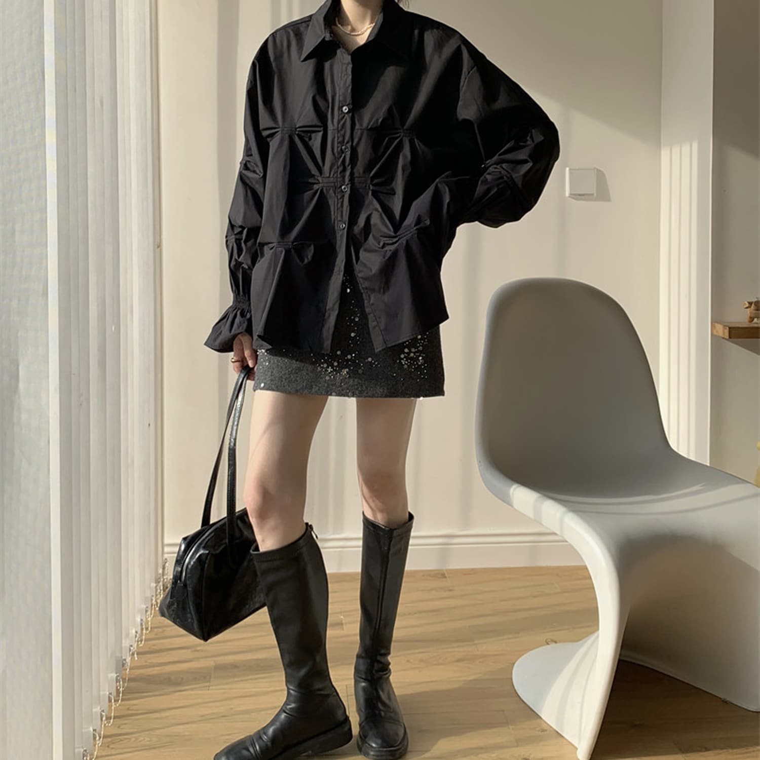 2026 년 가을 새로운 비대칭 핀치 Pleat 중간 길이 화이트 긴팔 셔츠 고급 센스 빛 럭셔리 연령 감소 외국 가스 상세 이미지 5