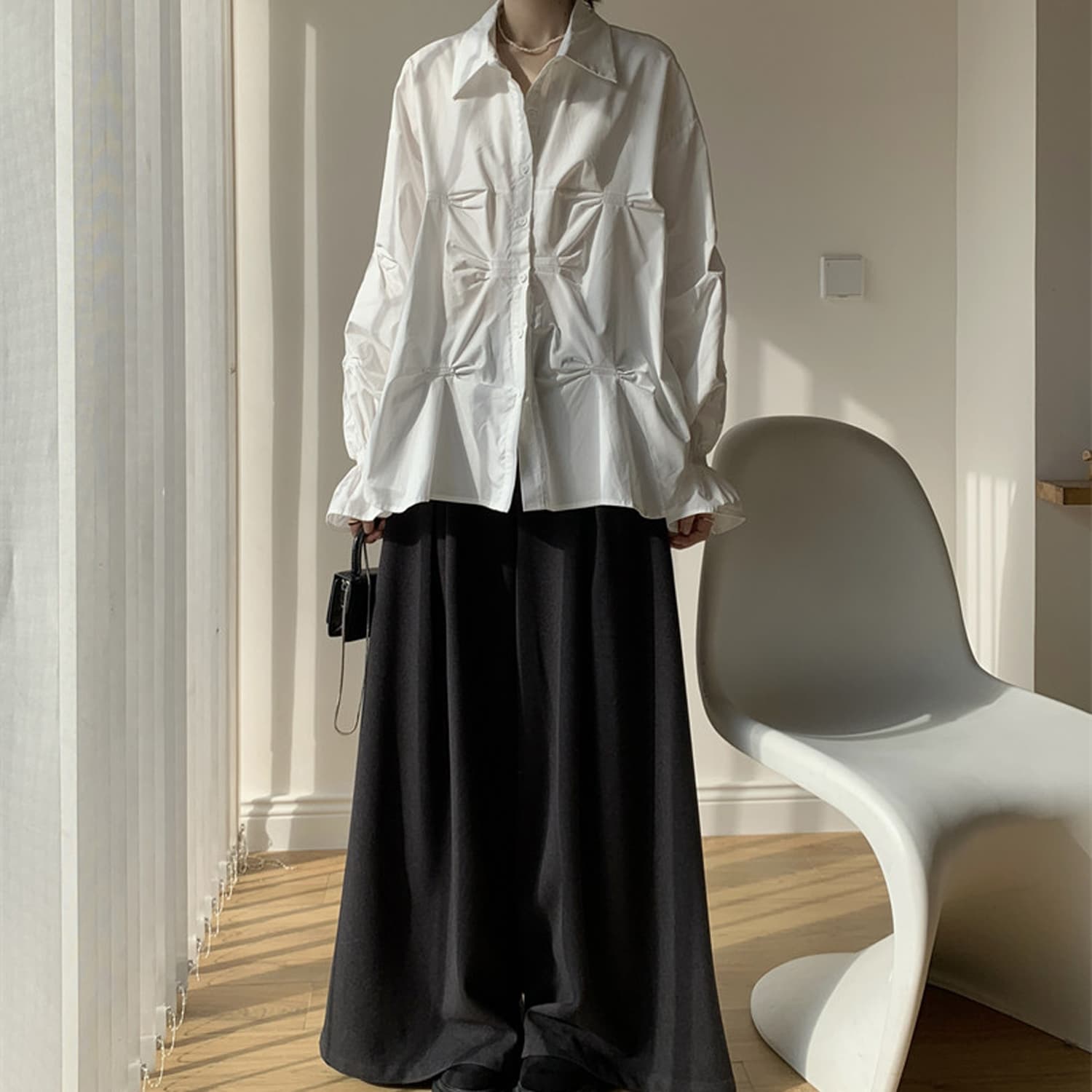 2026 년 가을 새로운 비대칭 핀치 Pleat 중간 길이 화이트 긴팔 셔츠 고급 센스 빛 럭셔리 연령 감소 외국 가스 상세 이미지 11