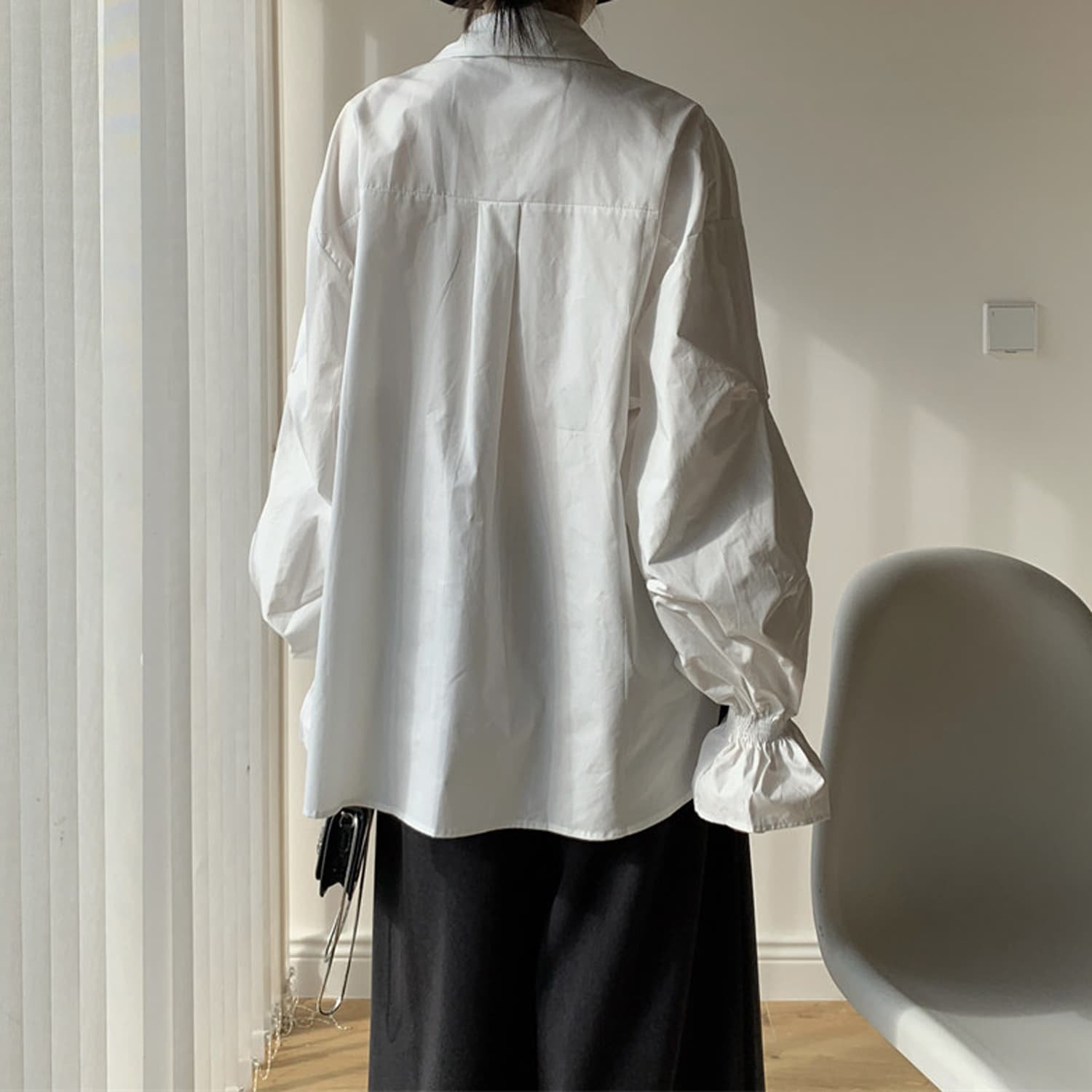 2026 년 가을 새로운 비대칭 핀치 Pleat 중간 길이 화이트 긴팔 셔츠 고급 센스 빛 럭셔리 연령 감소 외국 가스 상세 이미지 14