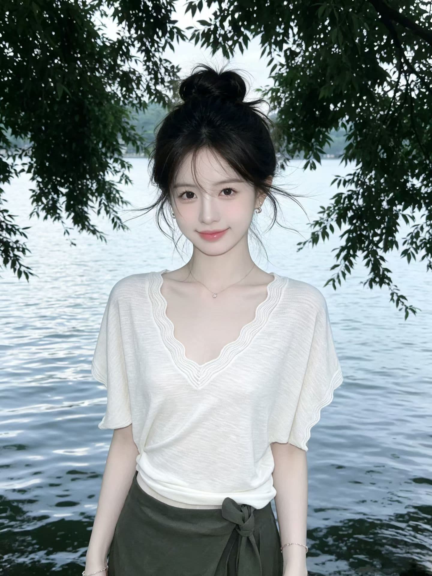 빅 사이즈 여성 의류 유럽 역 여름 새로운 패션 V넥 반팔 티셔츠 여성 레이스 루즈핏 슬림해 보이는 디자인 센스 맨위 상세 이미지 1