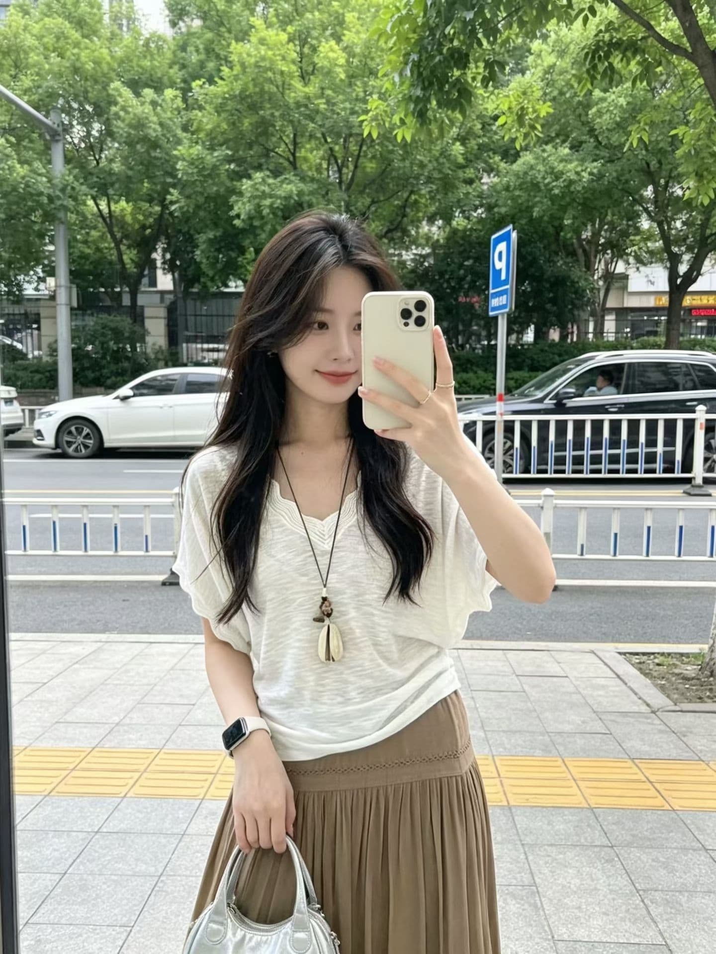 빅 사이즈 여성 의류 유럽 역 여름 새로운 패션 V넥 반팔 티셔츠 여성 레이스 루즈핏 슬림해 보이는 디자인 센스 맨위 상세 이미지 2