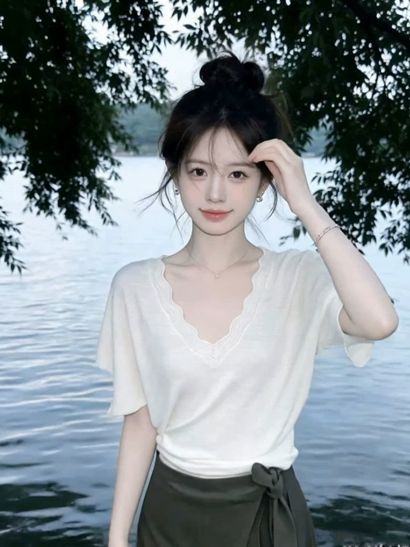 빅 사이즈 여성 의류 유럽 역 여름 새로운 패션 V넥 반팔 티셔츠 여성 레이스 루즈핏 슬림해 보이는 디자인 센스 맨위 상세 이미지 8