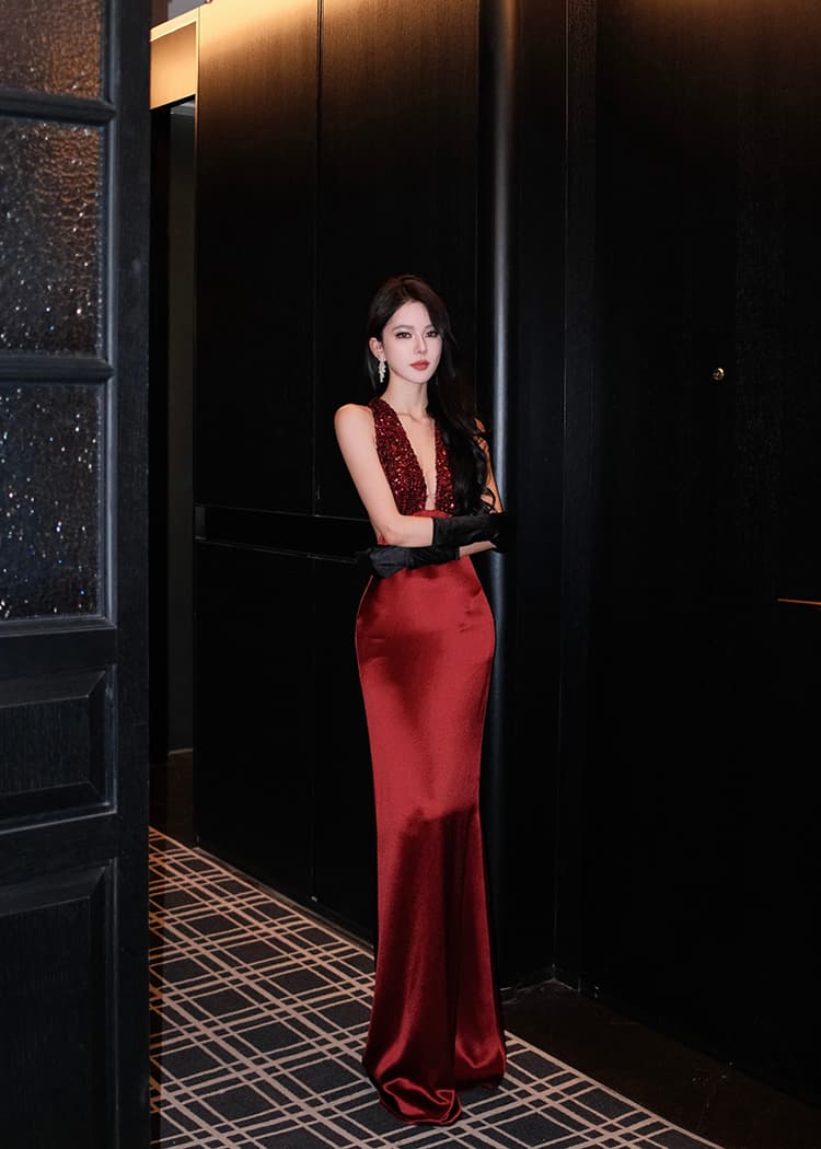 보 기르다 처음 저녁 식사 빨간색 행침 목 스팽글 드레스 깊은 v 생일 예복 섹시함 백리스 예복 타이트 스커트 롱 스커트 상세 이미지 5
