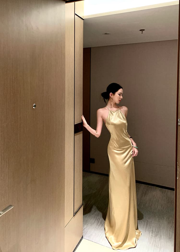 행침 목 드레스 품격 명문 여성 생일 작은 드레스 무거운 작업 못 훈련 섹시함 홀로우 아웃 백리스 허리 수축 새틴 롱 스커트 상세 이미지 8
