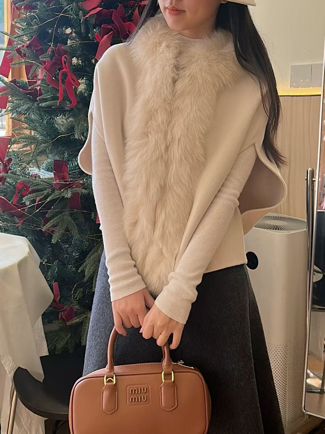한 부서 천 금빛 바람 모방 여우 모피 칼라 루즈핏 쇼트 스타일 부드러운 민소매 숄 스웨터 상세 이미지 3