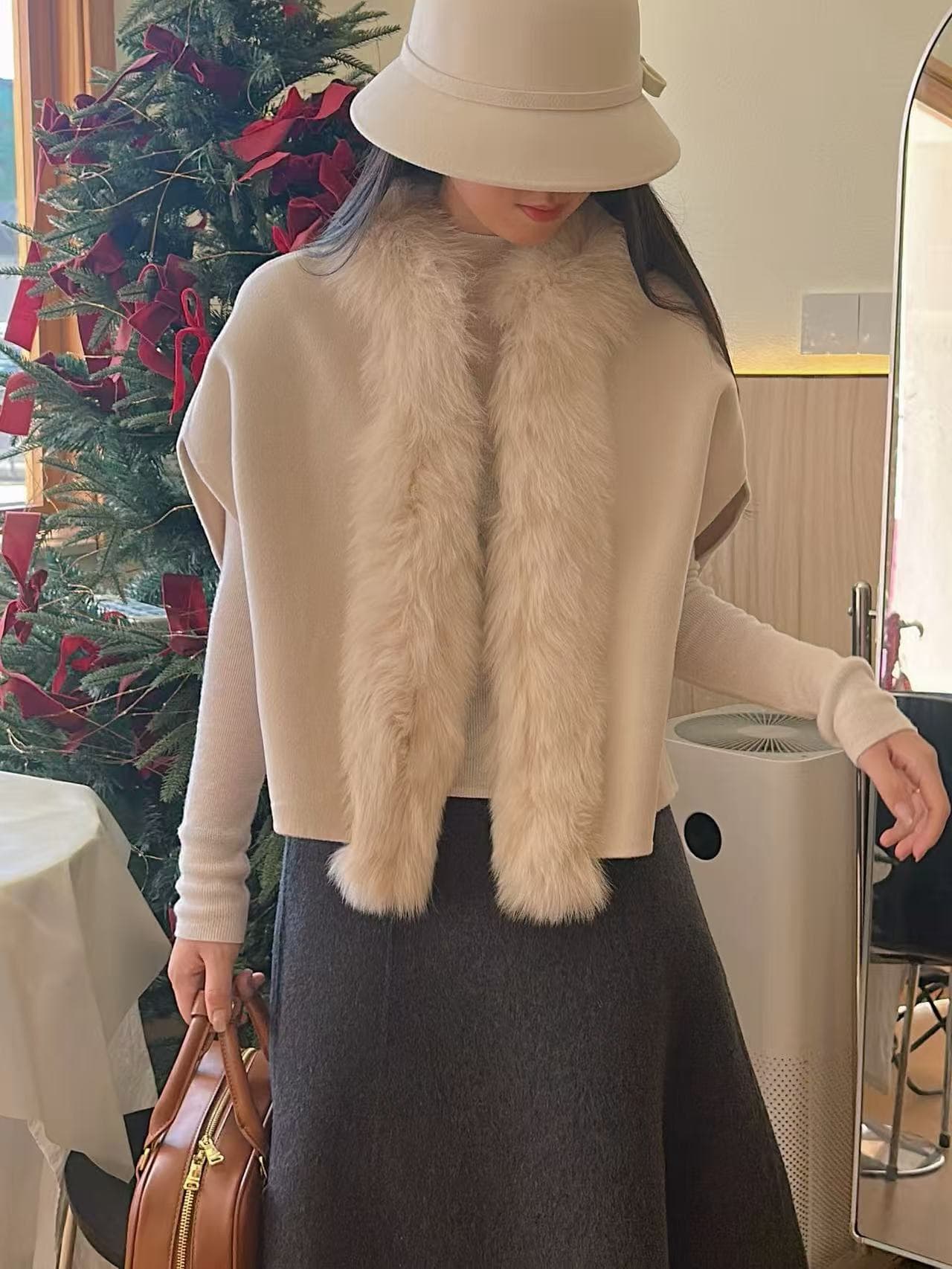 한 부서 천 금빛 바람 모방 여우 모피 칼라 루즈핏 쇼트 스타일 부드러운 민소매 숄 스웨터 상세 이미지 4