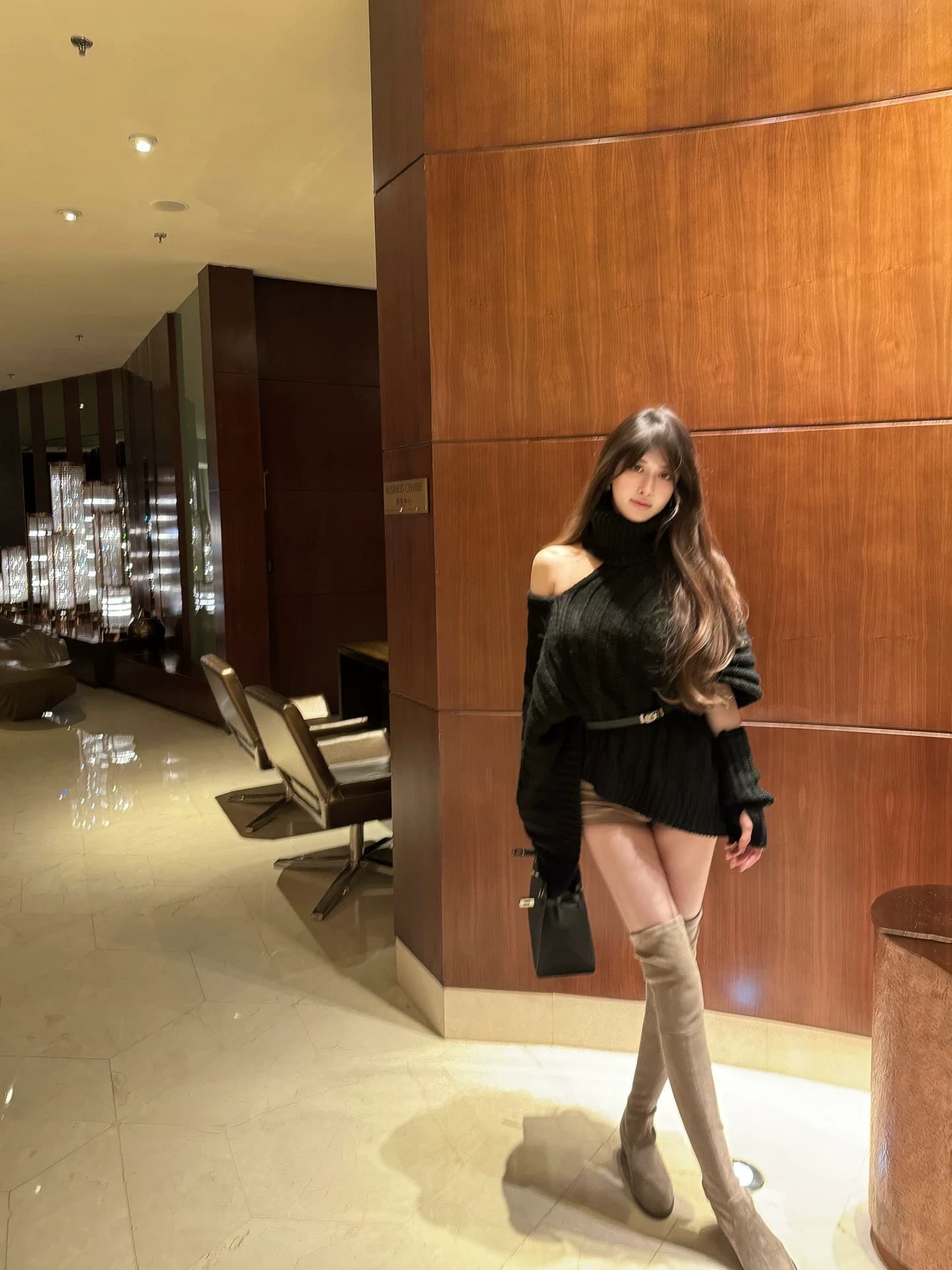 프랑스식 불규칙 터틀넥 오프숄더 망토 스웨터 여자 가을 겨울 디자인 센스 작은 대중 품격 느긋한 니트 스웨터 맨위 상세 이미지 6