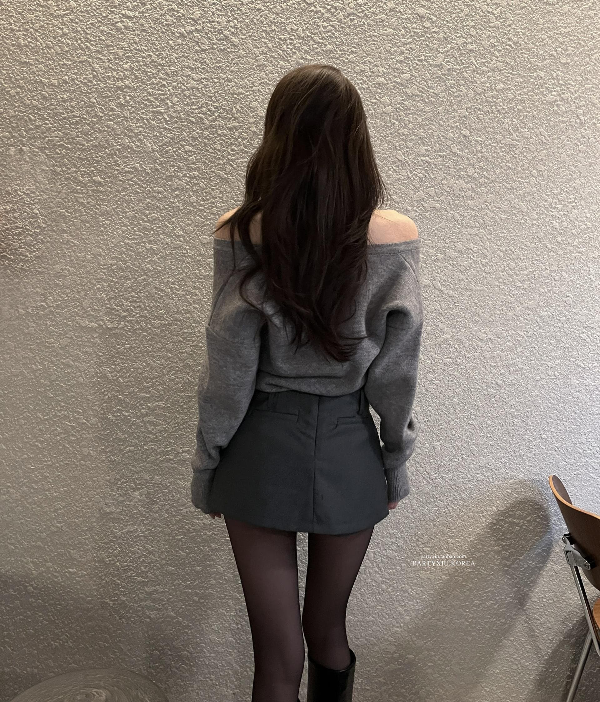가을 새로운 chic 한국 작은 대중 디자인 센스 미니멀리즘 V넥 빛 요리 한 다용도 행침 목 둘 착용 오프숄더 니트 스웨터 여성 상세 이미지 4
