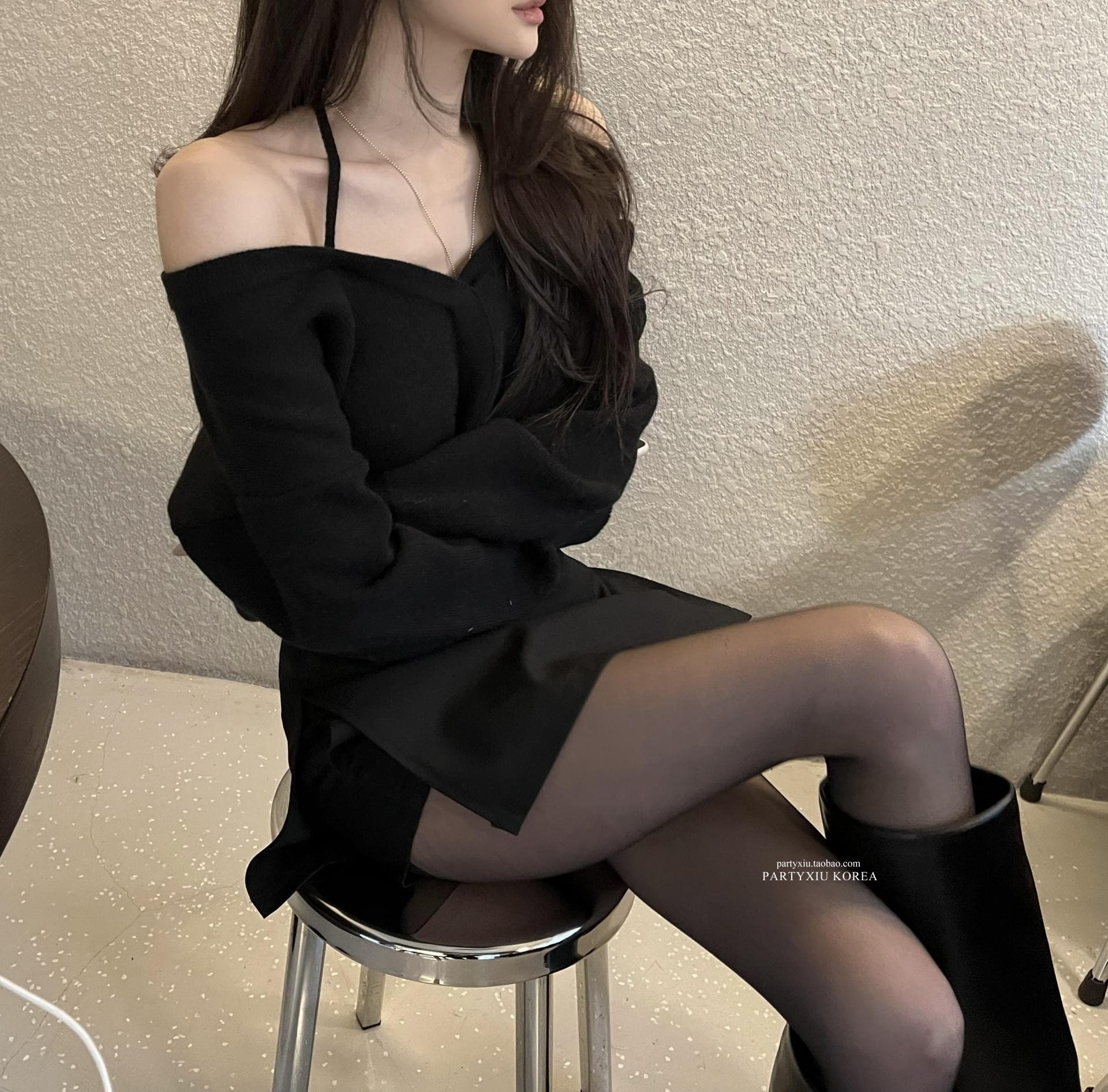 가을 새로운 chic 한국 작은 대중 디자인 센스 미니멀리즘 V넥 빛 요리 한 다용도 행침 목 둘 착용 오프숄더 니트 스웨터 여성 상세 이미지 19
