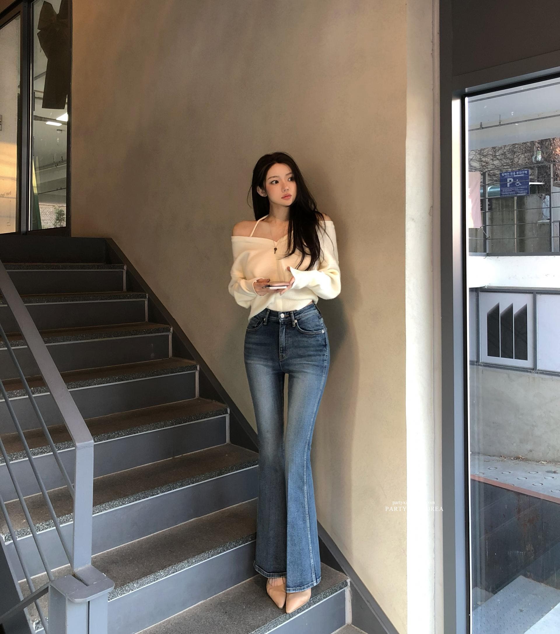 가을 새로운 chic 한국 작은 대중 디자인 센스 미니멀리즘 V넥 빛 요리 한 다용도 행침 목 둘 착용 오프숄더 니트 스웨터 여성 상세 이미지 35
