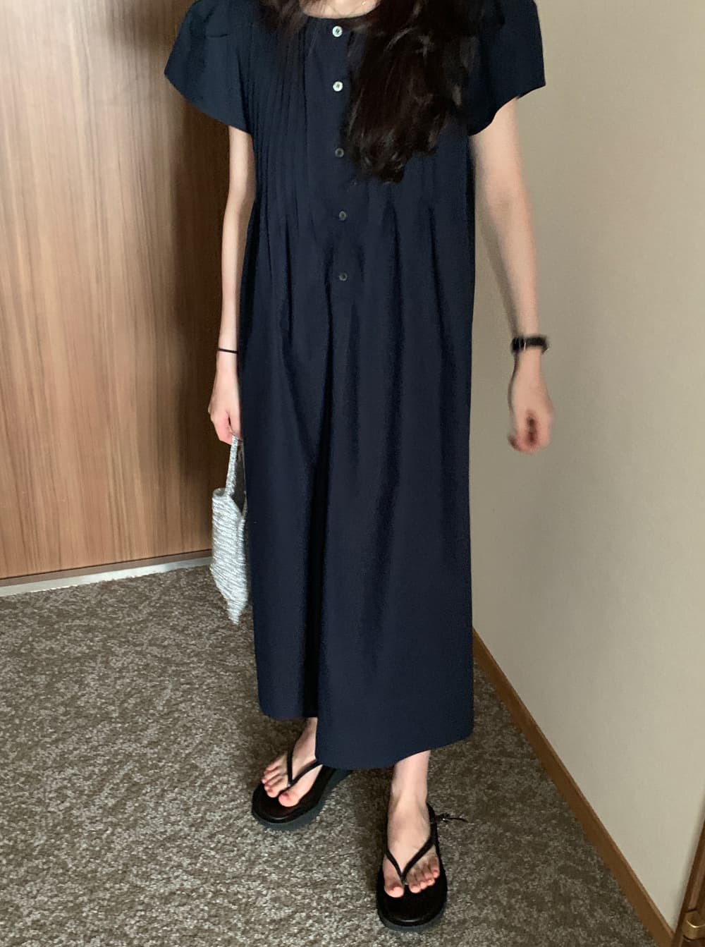 chic 여름 얇은 스타일 스트레이트 루즈핏 표지 고기 순면 프랑스식 거품 소매 플리츠 라운드 넥 드레스 이미지 3