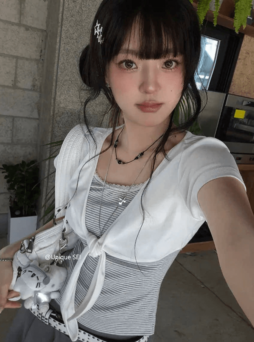 2026 한 부서 배색 나비 매듭 스트랩 디자인 센스 슬림해 보이는 다용도 페이크 레이어드 반팔 티셔츠 맨위 상세 이미지 8