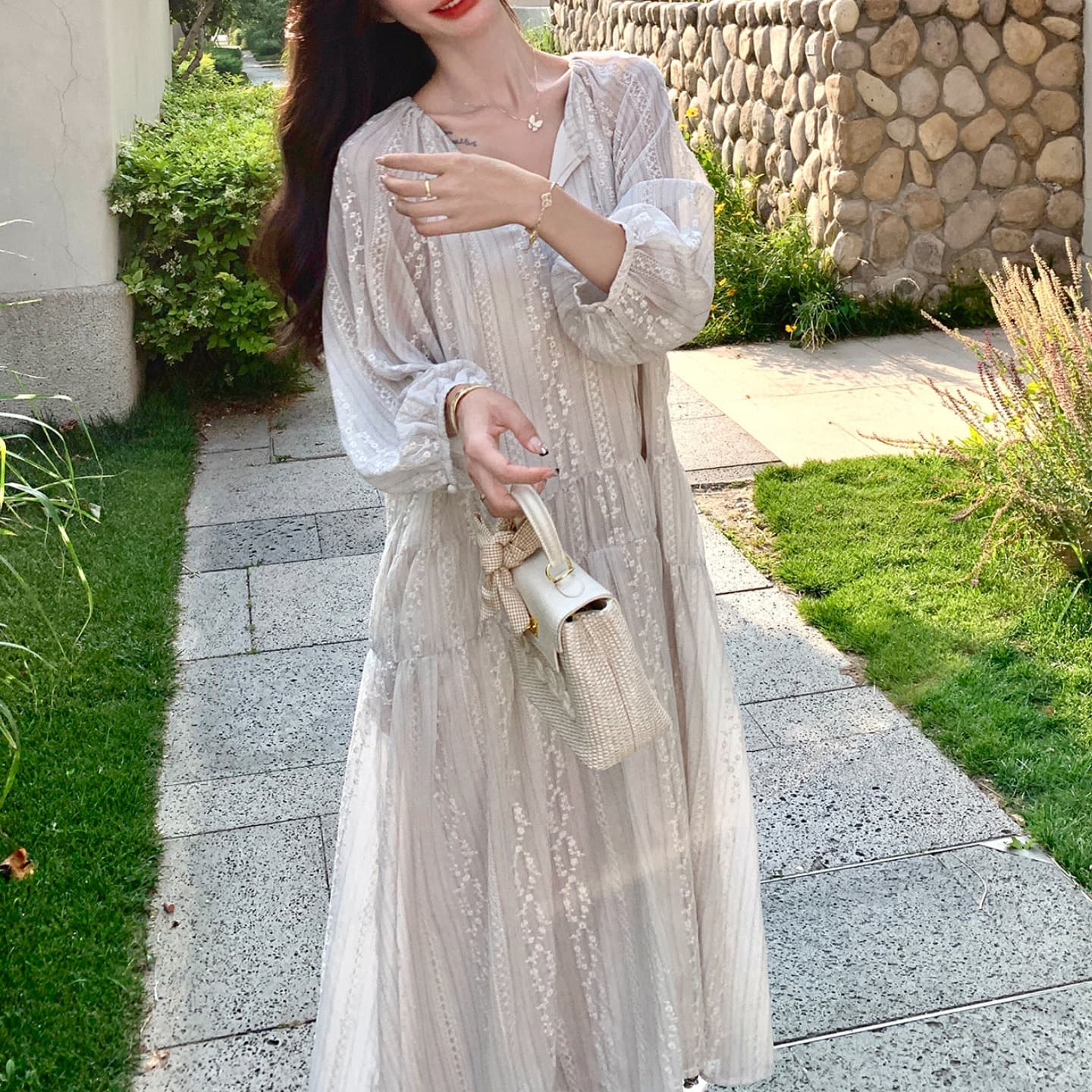 2026 이른 가을 프랑스식 감기 센스 하얀 달빛 자수 여성 드레스 특별 아름다운 A라인 스커트