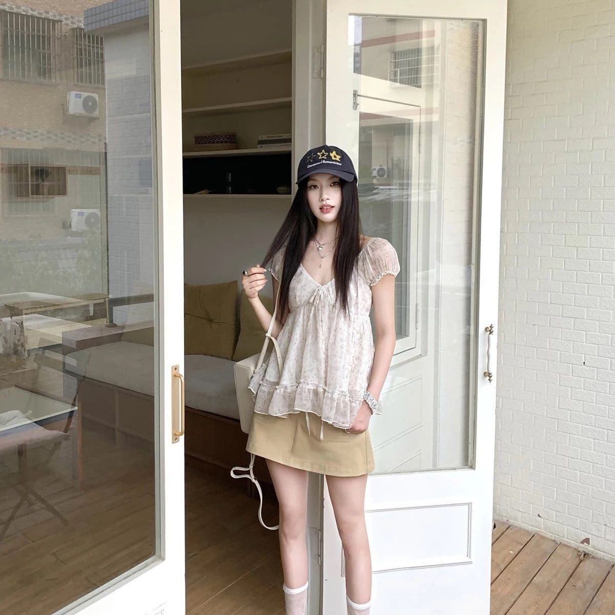 한 부서 루즈핏 디자인 센스 거품 소매 프릴 꽃무늬 인형 셔츠 여성 여름 반팔 V넥 맨위 트렌디 상세 이미지 4