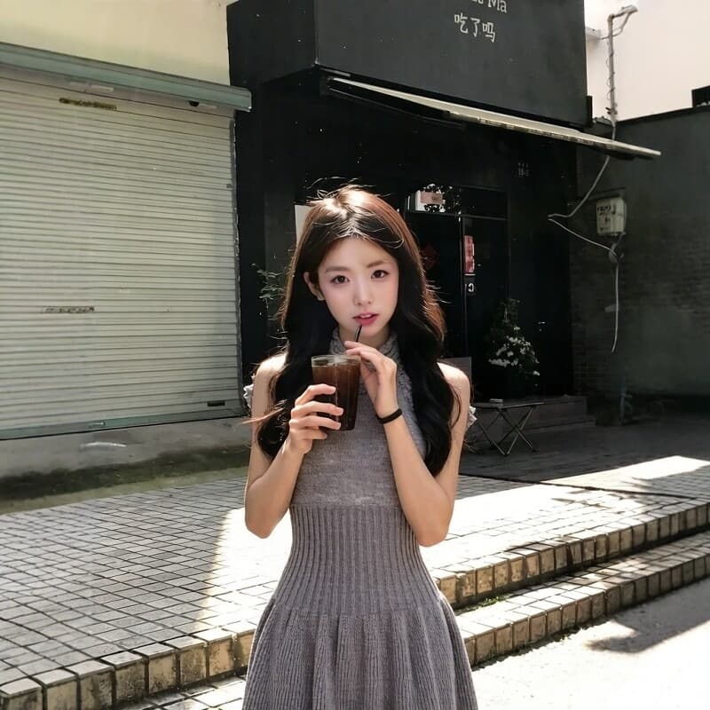 2026 여름 작은 샤넬 스타일 민소매 여성 드레스 몸매 가꾸기 슬림해 보이는 미니멀리즘 품격 일상 나가라. 다용도 숙녀 치마 이미지 3