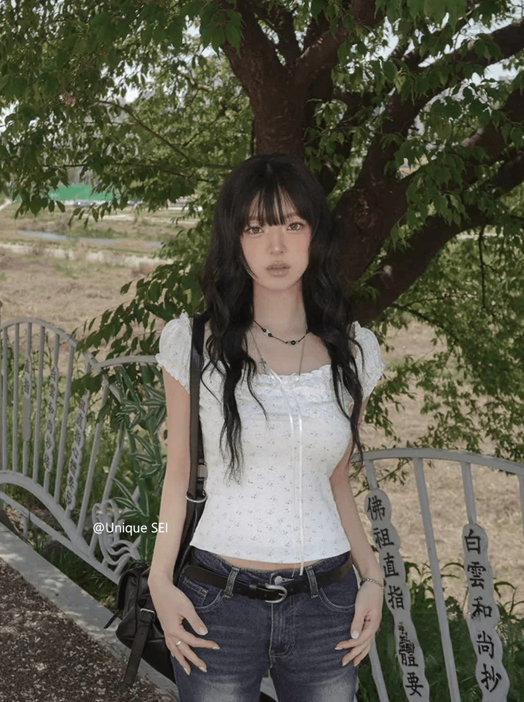한 부서 미니멀리즘 다용도 꽃무늬 나비 매듭 레이스 조각 슬림해 보이는 다용도 반팔 티셔츠 맨위 상세 이미지 9