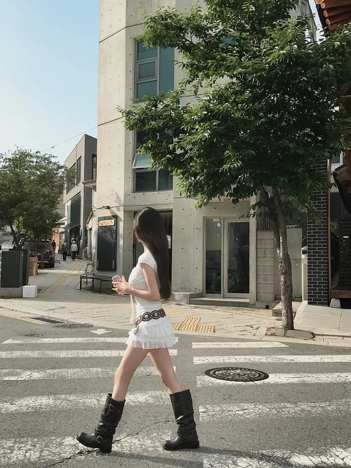 한국 chic 여름 홀로우 아웃 자수 패치워크 부서 벨트 측면 칼라 몸매 가꾸기 슬림해 보이는 다용도 거품 소매 반팔 티셔츠 여성 상세 이미지 2
