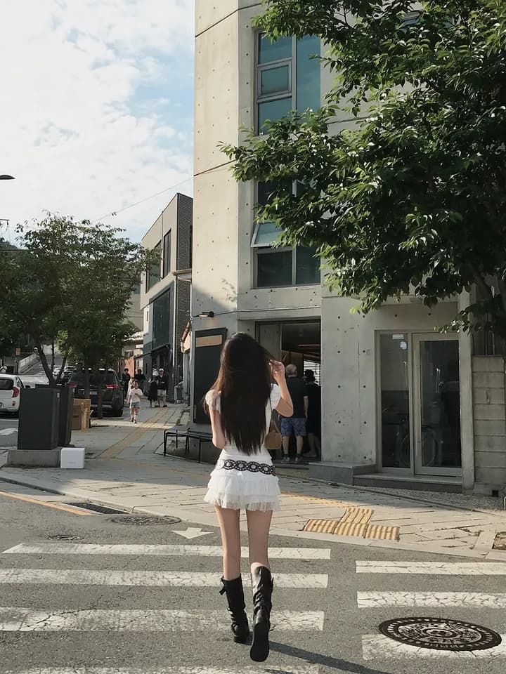 한국 chic 여름 홀로우 아웃 자수 패치워크 부서 벨트 측면 칼라 몸매 가꾸기 슬림해 보이는 다용도 거품 소매 반팔 티셔츠 여성 상세 이미지 3