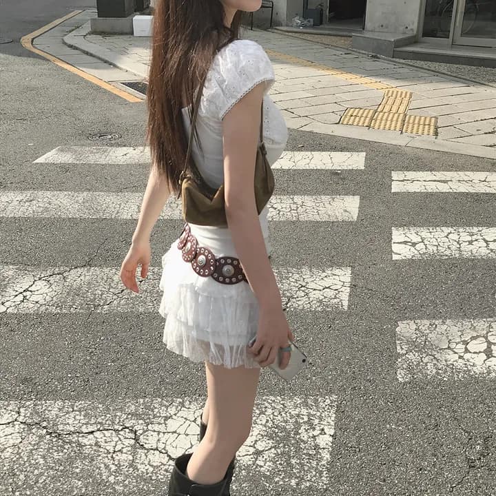 한국 chic 여름 홀로우 아웃 자수 패치워크 부서 벨트 측면 칼라 몸매 가꾸기 슬림해 보이는 다용도 거품 소매 반팔 티셔츠 여성 상세 이미지 10