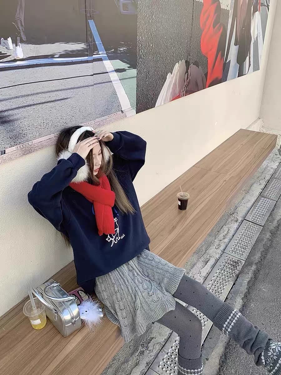 2026 년 이른 가을 새로운 고급 작은 대중 스택 착용 니트 새기다 빈 방귀 커튼 레이스업 반신 스커트 미니 스커트 여성 트렌디 상세 이미지 27
