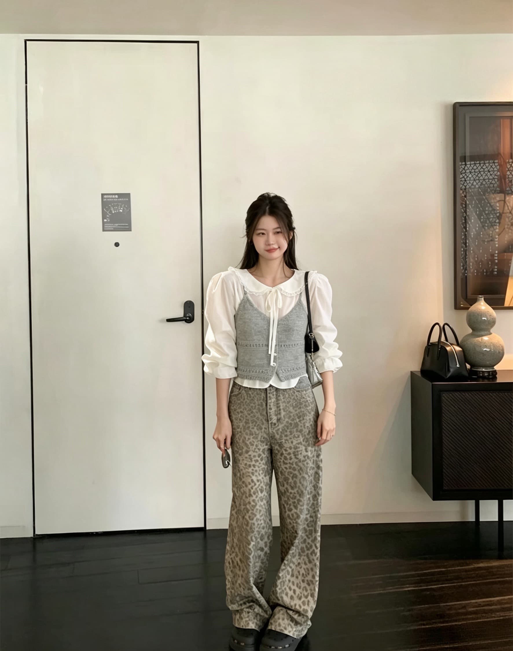 홀로우 아웃 무늬 베이지 색 니트 스웨터 캐미솔 다용도 슬림해 보이는 스택 착용 작은 청신 민소매 맨위 쇼트 스타일 상세 이미지 4