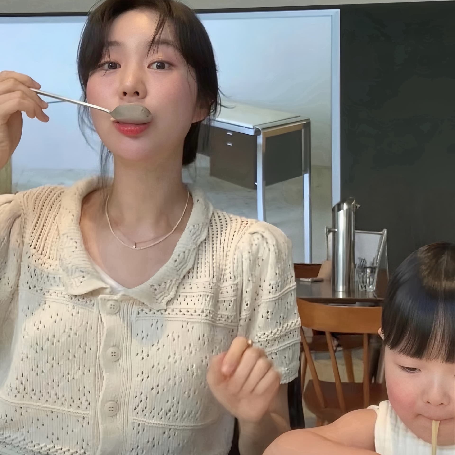 한국 chic 패션 홀로우 아웃 귀여운 작은 레이스 베이비 칼라 반팔 니트 스웨터 여성 프랑스식 품격 우아함 맨위 상세 이미지 6