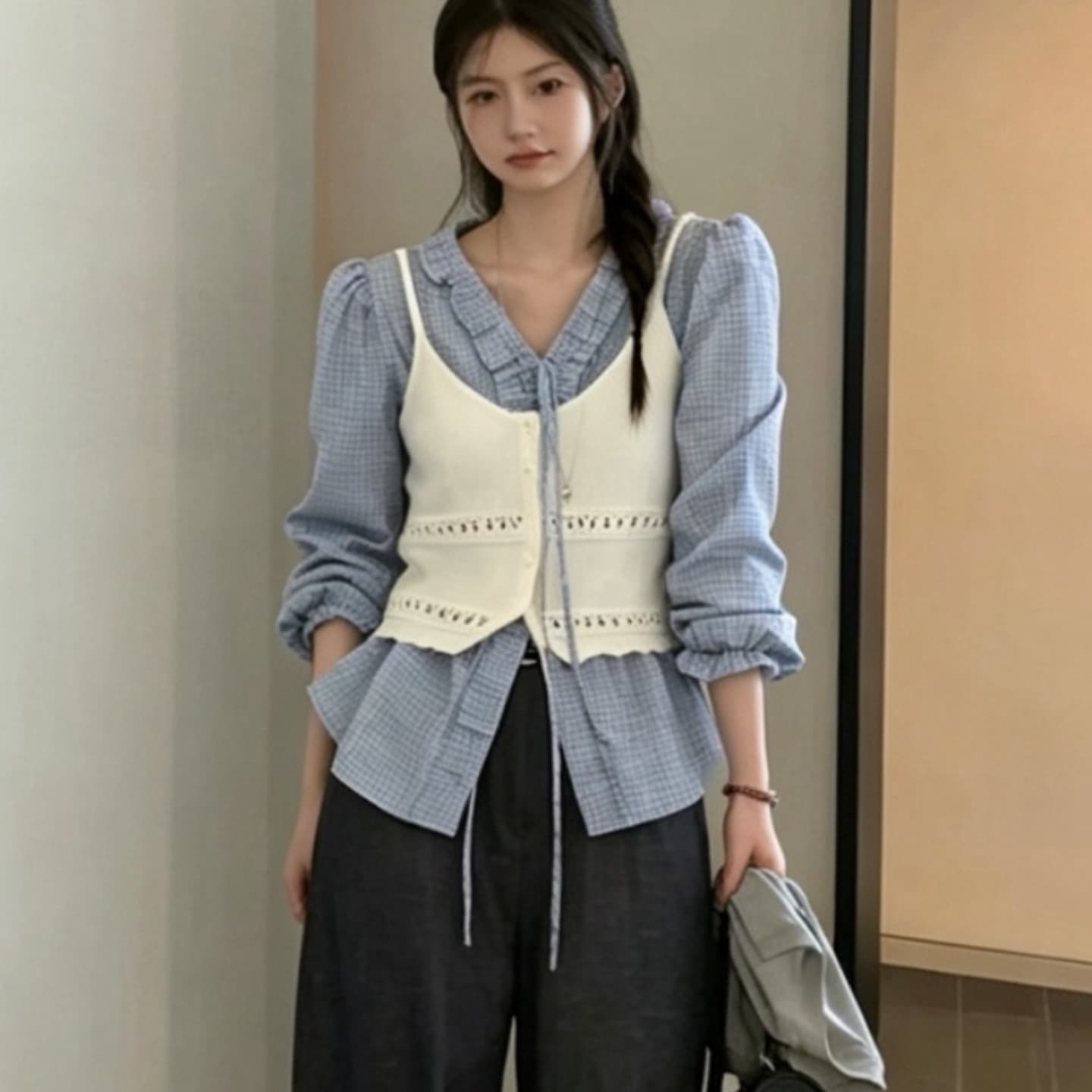 홀로우 아웃 무늬 베이지 색 니트 스웨터 캐미솔 다용도 슬림해 보이는 스택 착용 작은 청신 민소매 맨위 쇼트 스타일