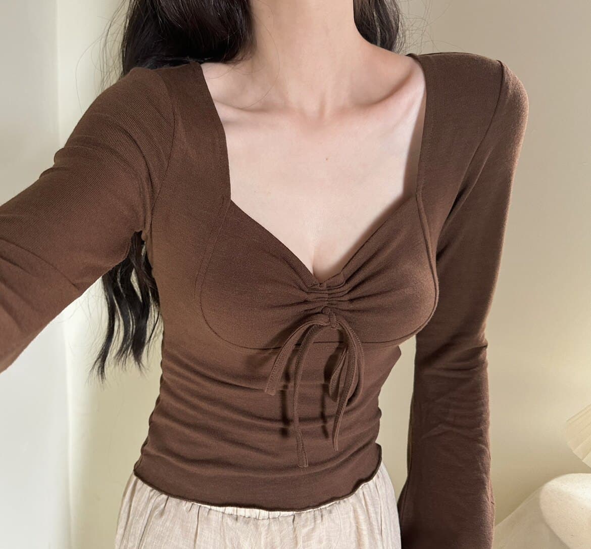 순수한 욕망 부드러운 바람 디스플레이 가슴 슬림해 보이는 인사이드 가져 가라. 기본 셔츠 품격 나팔 소매 신축성 레이스업 단색 긴팔 티셔츠 상세 이미지 12