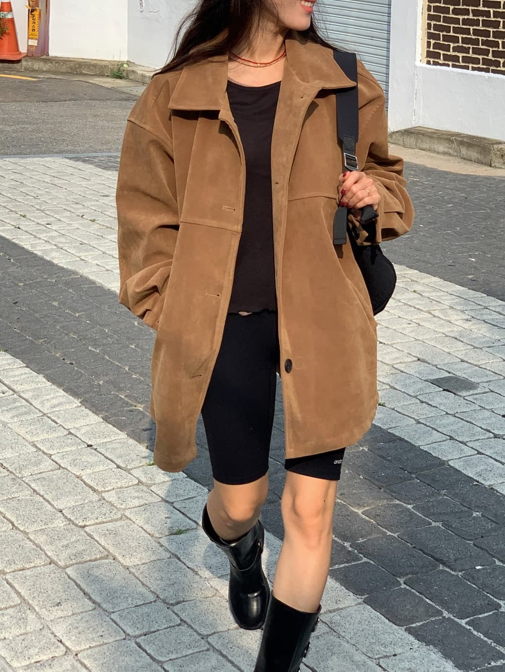 스웨이드 원단 여성 코트 한국 레트로 폴로 칼라 루즈핏 느긋한 슬림해 보이는 가을 겨울 세련된 작은 대중 긴팔 셔츠 맨위 상세 이미지 3