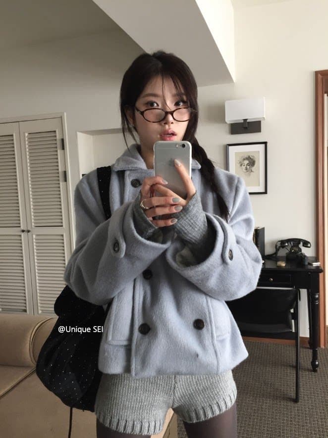 2026 가을 겨울 새로운 한 부서 레트로 다용도 학원 스타일 폴로 칼라 이중 버튼 솜을 넣은 모직 짧은 외투 상세 이미지 7