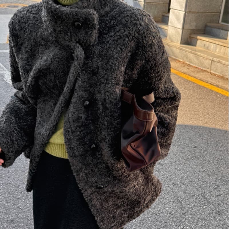 가을 겨울 새로운 2026 한국 여성 의류 패션 스탠드 칼라 싱글 줄 버튼 모방 양털 캐주얼 루즈핏 중간 길이 재킷 이미지 5