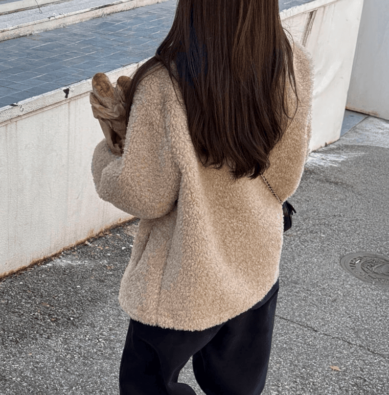 가을 겨울 새로운 2026 한국 여성 의류 패션 스탠드 칼라 싱글 줄 버튼 모방 양털 캐주얼 루즈핏 중간 길이 재킷 상세 이미지 17