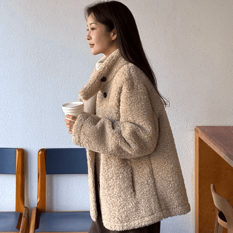 가을 겨울 새로운 2026 한국 여성 의류 패션 스탠드 칼라 싱글 줄 버튼 모방 양털 캐주얼 루즈핏 중간 길이 재킷 상세 이미지 23