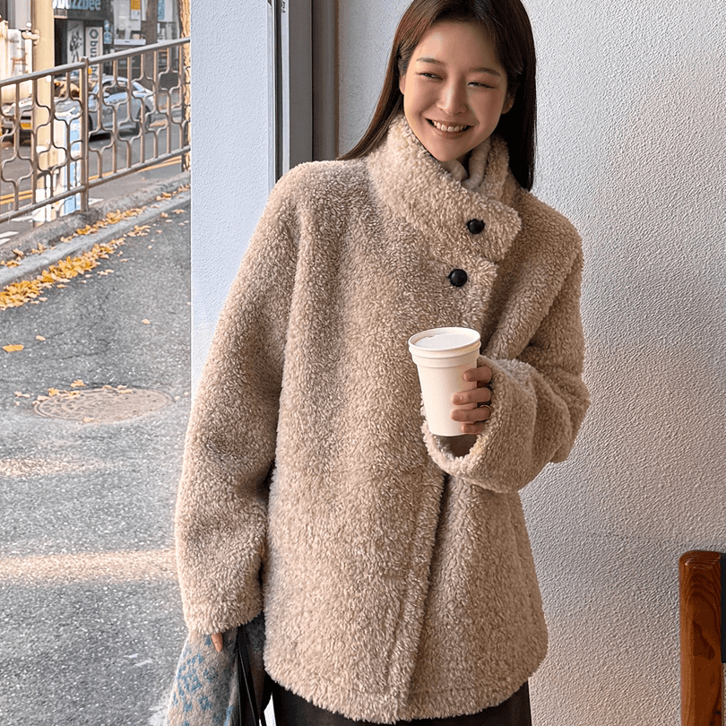 가을 겨울 새로운 2026 한국 여성 의류 패션 스탠드 칼라 싱글 줄 버튼 모방 양털 캐주얼 루즈핏 중간 길이 재킷 상세 이미지 26