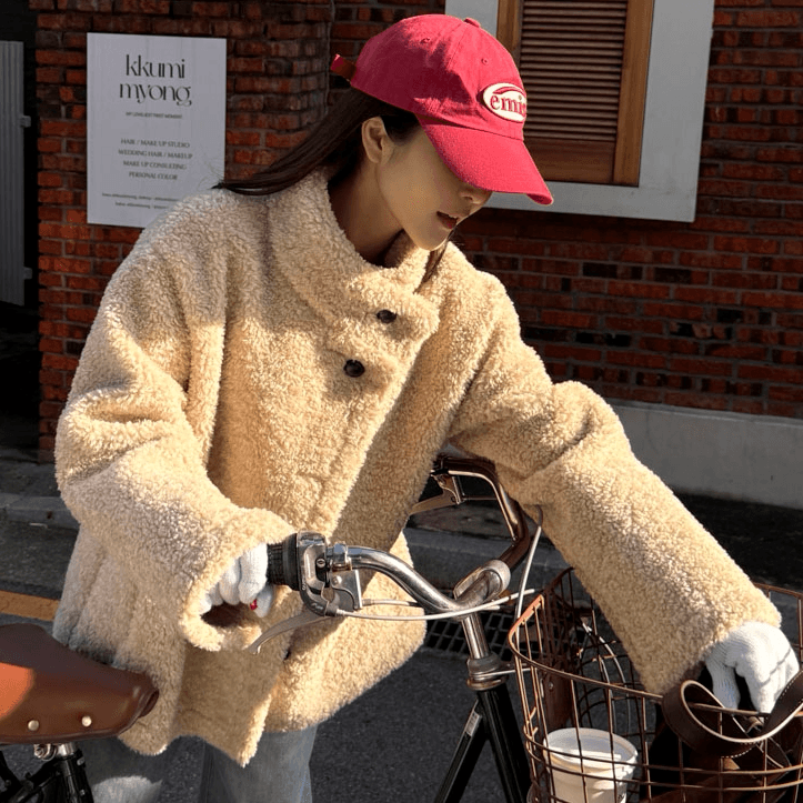 가을 겨울 새로운 2026 한국 여성 의류 패션 스탠드 칼라 싱글 줄 버튼 모방 양털 캐주얼 루즈핏 중간 길이 재킷 상세 이미지 32