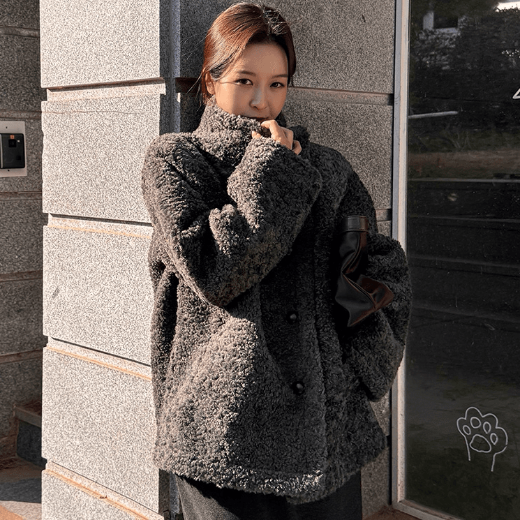 가을 겨울 새로운 2026 한국 여성 의류 패션 스탠드 칼라 싱글 줄 버튼 모방 양털 캐주얼 루즈핏 중간 길이 재킷 상세 이미지 45