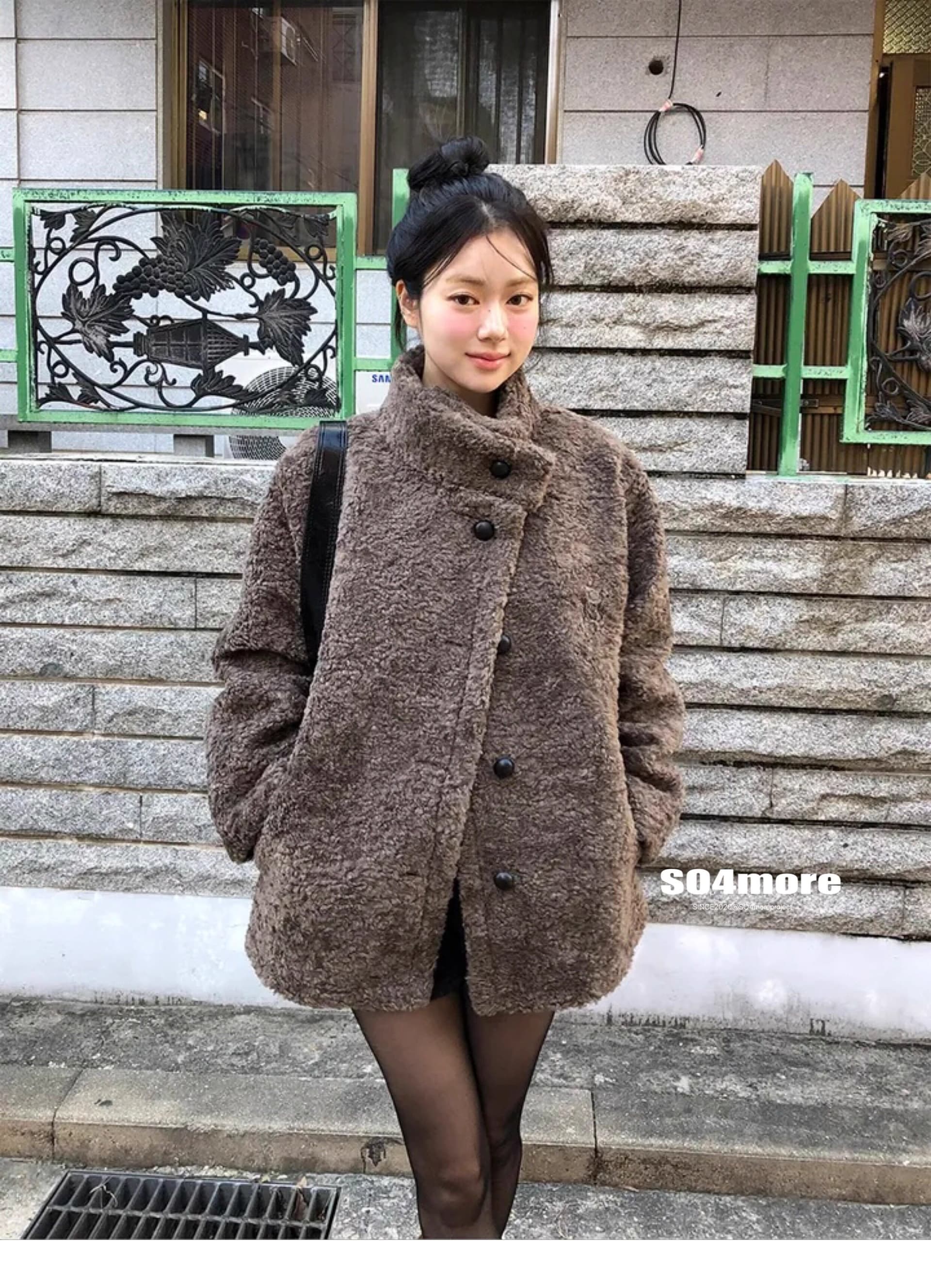 가을 겨울 새로운 2026 한국 여성 의류 패션 스탠드 칼라 싱글 줄 버튼 모방 양털 캐주얼 루즈핏 중간 길이 재킷 상세 이미지 3